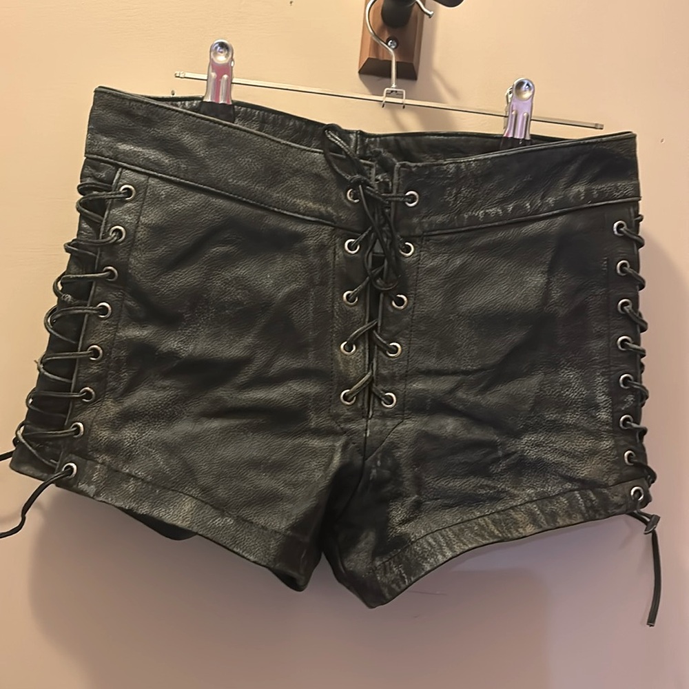 LEATHER LACE UP CROTCH AND SIDE HOT PANTS